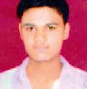The youth drowned while immersing Nirmalya | निर्माल्य विसर्जन करताना तरुणाचा बुडून मृत्यू The youth drowned while immersing Nirmalya | निर्माल्य विसर्जन करताना तरुणाचा बुडून मृत्यू