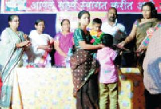 'Mother of honor' by mother-in-law | ‘त्या’ सन्मानातून मातृशक्तीने दिली मायेची ऊब 'Mother of honor' by mother-in-law | ‘त्या’ सन्मानातून मातृशक्तीने दिली मायेची ऊब