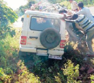 Wardgaon Jungle Thanedar's Vehicle Shrinkal Accident | वडगाव जंगल ठाणेदाराच्या वाहनाला कोळंबीत अपघात Wardgaon Jungle Thanedar's Vehicle Shrinkal Accident | वडगाव जंगल ठाणेदाराच्या वाहनाला कोळंबीत अपघात