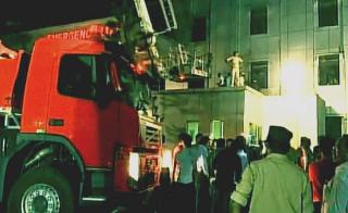 In Bhubaneswar, a fire broke out in the hospital, 22 people died due to fire | भुवनेश्वरमध्ये रूग्णालयात भीषण आग, 22 जणांचा होरपळून मृत्यू