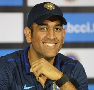 Dhoni, Virat, Rahane's T-shirt will name mother! | धोनी, विराट, रहाणेच्या टी-शर्टवर आईचे नाव लावणार!