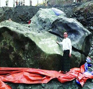 Myanmar mine got 175 tons of pooja! | म्यानमारच्या खाणीत मिळाला १७५ टनांचा पाचू!