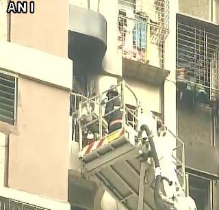 VIDEO: Fireman in the Maker Tower of Cuffe Parade, 2 killed | VIDEO : कफ परेडमधील मेकर टॉवरमध्ये अग्नितांडव, २ ठार