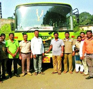 Finally, the two mini-buses started for Matheran | ...अखेर माथेरानकरिता दोन मिनीबस सुरू