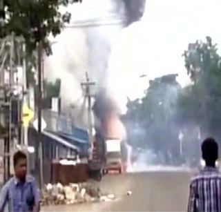 Fire broke out in Tamil Nadu fire crackers, six killed | तामिळनाडूत फटाक्यांच्या गोदामाला भीषण आग, सहा ठार