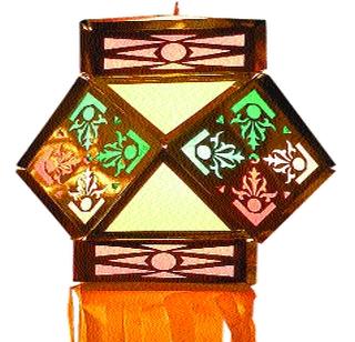 The colorful lanterns are available for Diwali | दिवाळीसाठी रंगीबेरंगी कंदील बाजारात दाखल The colorful lanterns are available for Diwali | दिवाळीसाठी रंगीबेरंगी कंदील बाजारात दाखल