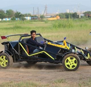 With the help of strong will, the son of the auto-rickshaw has built a dream car | प्रबळ इच्छाशक्तीच्या जोरावर रिक्षावाल्याच्या मुलाने बनवली ड्रीम कार With the help of strong will, the son of the auto-rickshaw has built a dream car | प्रबळ इच्छाशक्तीच्या जोरावर रिक्षावाल्याच्या मुलाने बनवली ड्रीम कार