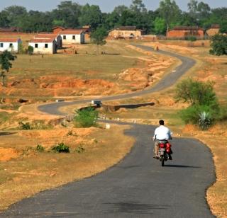 The neglect of the children in the heart of the road | रस्त्याच्या दुरवस्थेकडे पालिकेचे दुर्लक्ष The neglect of the children in the heart of the road | रस्त्याच्या दुरवस्थेकडे पालिकेचे दुर्लक्ष