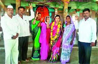 Lata Sangale, the Sarpanch of Talwade, is unconcerned | तळवाडेच्या सरपंचपदी लता सांगळे बिनविरोध Lata Sangale, the Sarpanch of Talwade, is unconcerned | तळवाडेच्या सरपंचपदी लता सांगळे बिनविरोध