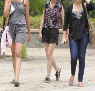 Junkies in Thiruvananthapuram are not allowed to wear jeans | तिरुअनंतपुरममधील कॉलेजात मुलींना जीन्स घालण्यास बंदी Junkies in Thiruvananthapuram are not allowed to wear jeans | तिरुअनंतपुरममधील कॉलेजात मुलींना जीन्स घालण्यास बंदी