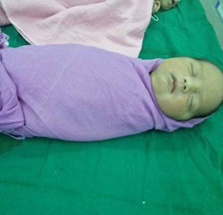 Three days of child found on Vasaiit sea level | वसईत समुद्र किना-यावर सापडले तीन दिवसांचे बाळ