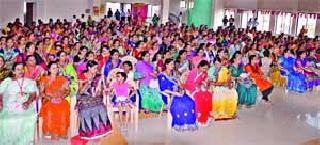 Satisfied with the presentation of a diverse dancer | वैविध्यपूर्ण फराळाच्या सादरीकरणाने सखी झाल्या तृप्त Satisfied with the presentation of a diverse dancer | वैविध्यपूर्ण फराळाच्या सादरीकरणाने सखी झाल्या तृप्त