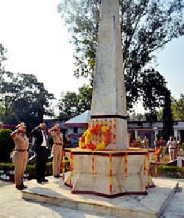 Tribute to the martyred jawans | हौताम्य पत्करणाऱ्या जवानांना श्रद्धांजली