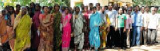 वनमजुरांचा वेतनासाठी वनकार्यालयावर हल्लाबोल