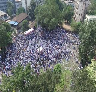 Eleanor of the Constitution Mannan Morcha in Thane | ठाण्यात संविधान सन्मान मोर्चाचा एल्गार