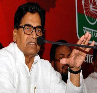 Uttar Pradesh's 'Yadavvi': Ramgopal Yadav's expulsion from SP | उत्तर प्रदेशमध्ये 'यादवी' : रामगोपाल यादवांची सपामधून हकालपट्टी