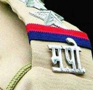 Police constable attacked in Pathardi | पाथर्डीमध्ये पोलीस काँस्टेबलवर हल्ला