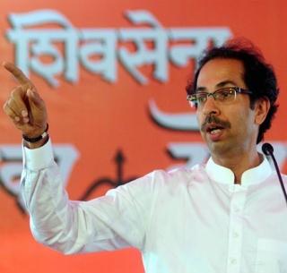 Crisis in Maharashtra due to being placed in power court - Uddhav Thackeray Tola | सत्तेच्या दरबारात मांडवली झाल्याने महाराष्ट्रावरील संकट टळले - उद्धव ठाकरेंचा टोला