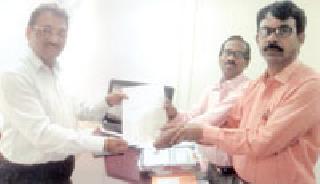 The organization reached the ministry, taking care of the employees' problems | कर्मचाऱ्यांच्या समस्यांना घेऊन संघटना पोहोचली मंत्रालयात