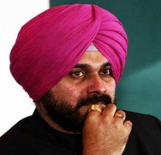 Sidhu human bomb, can be a blast ever | सिद्धू मानवी बॉम्ब, कधीही स्फोट होऊ शकतो