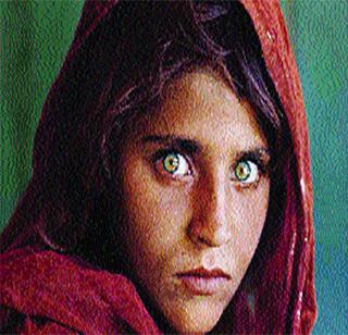 The world famous 'Afghan Girl' is arrested | जगप्रसिद्ध ‘अफगाण गर्ल’ला अटक