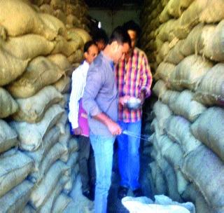 Jowar warehouse collector took the plant! | ज्वारीच्या गोदामांची जिल्हाधिका-यांनी घेतली झाडाझडती!