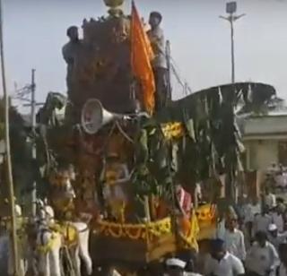 VIDEO-Jalgaon Ratnapampree Shribalaji Maharaj celebrates the Rakshasvya Palkhi Ceremony | VIDEO- जळगावात रत्नपिंप्री श्रीबालाजी महाराज रथोत्सवातील पालखी सोहळा उत्साहात साजरा