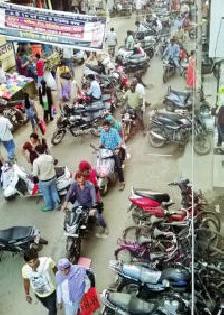 No way parking: | पार्किंग नव्हे हा तर रस्ता : No way parking: | पार्किंग नव्हे हा तर रस्ता :