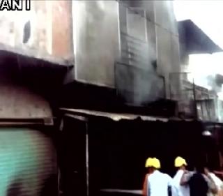 Fire broke out in the fireworks shop, killing eight people | फटाक्याच्या दुकानाला आग लागून आठ जण ठार