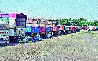 Market Committee premises arriving in the corn | बाजार समिती आवारात मक्याची आवक