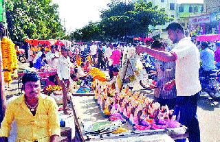 Laxmipujan enthusiast in the area with Malegaon | मालेगावसह परिसरात लक्ष्मीपूजन उत्साहात