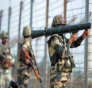 Pakistan has 35,000 bullets running in 11 days, in reply to BSF | पाकिस्तानला BSFचं सडेतोड उत्तर, 11 दिवसांत चालवल्या 35 हजार गोळ्या