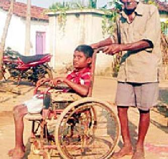 The burden of the handicapped granddaughter is blind | अपंग नातवाचा भार आंधळ्या आजोबावर