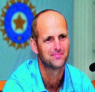 Wrong to delete Dhoni from captaincy: Kirsten | धोनीला कर्णधारपदावरून हटविणे चुकीचे : कर्स्टन