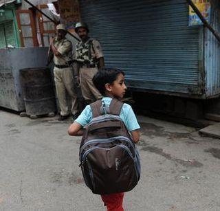 The closure of 200 border schools due to Pakistan's firing | पाकच्या गोळीबारामुळे सीमाभागातील 200 शाळा बंद