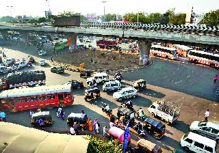 Highway widening in judicial space | न्यायप्रविष्ट जागेत महामार्ग विस्तारीकरण