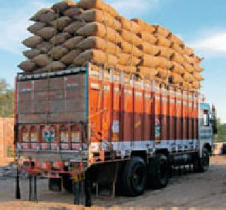 Overload truck load dips to 72 crores | ओव्हरलोड ट्रक बुडवितात ७२ कोटी Overload truck load dips to 72 crores | ओव्हरलोड ट्रक बुडवितात ७२ कोटी