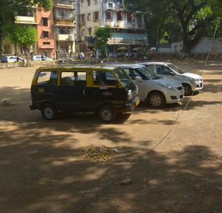 Parking lot, built in the labor maze | कामगार मैदान बनलं पार्किंग लॉट