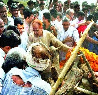 Funeral in Ramkishan Garewal's huge bandhost | रामकिशन गरेवाल यांच्याव प्रचंड बंदोबस्तात अंत्यसंस्कार