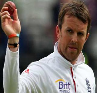 In England, the spinners think of third class - Graeme Swann | इंग्लंडमध्ये फिरकी गोलंदाजांना थर्ड क्लास समजतात - ग्रॅमी स्वान