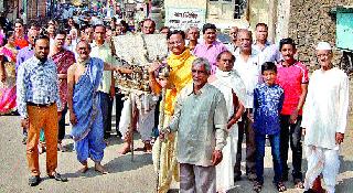 The procession carried out by Jain brothers | जैन बांधवांनी काढली मिरवणूक