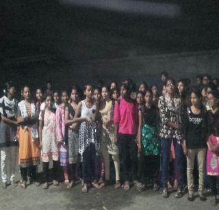 Wardha - 300 students for the examination entrance card | वर्धा - परीक्षा प्रवेश पत्राकरिता ३०० विद्यार्थ्यांची तारांबळ Wardha - 300 students for the examination entrance card | वर्धा - परीक्षा प्रवेश पत्राकरिता ३०० विद्यार्थ्यांची तारांबळ