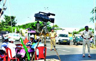 Increasing accidents on the pedestrian | पदपथवर वाढते अपघात