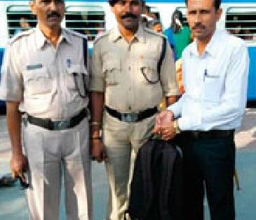 Returned 'laptop' passenger returned | विसरलेला ‘लॅपटॉप’ प्रवाशाला दिला परत