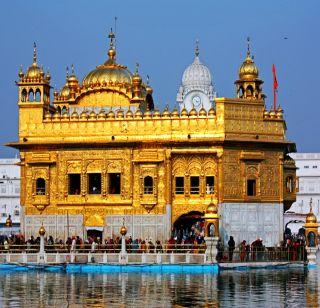 In the Golden Temple, prohibition of circulating 500, 1000 notes in the donation | गोल्डन टेंपलमध्ये दानपेटीत 500, 1000च्या नोटा टाकण्यास मनाई