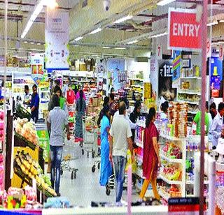Shukushkat in the mall, some shops closed | मॉलमध्ये शुकशुकाट, काही दुकानेही बंद Shukushkat in the mall, some shops closed | मॉलमध्ये शुकशुकाट, काही दुकानेही बंद