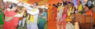 Thousands of devotees became emotional | हजारो भक्त झाले भावविभोर Thousands of devotees became emotional | हजारो भक्त झाले भावविभोर