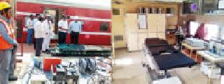 Training to save the passengers during the train accident | रेल्वे अपघातादरम्यान प्रवाशांना वाचविण्याचे प्रशिक्षण Training to save the passengers during the train accident | रेल्वे अपघातादरम्यान प्रवाशांना वाचविण्याचे प्रशिक्षण
