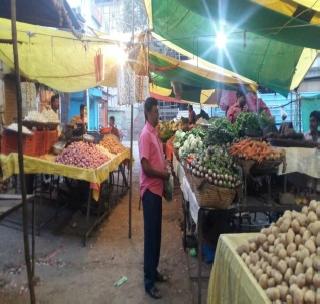 Vegetable market! | भाजीबाजारात शुकशुकाटच!