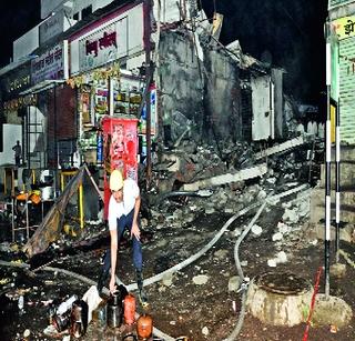 One killed, two injured in gas explosion | गॅस स्फोटात एक ठार, दोन जखमी